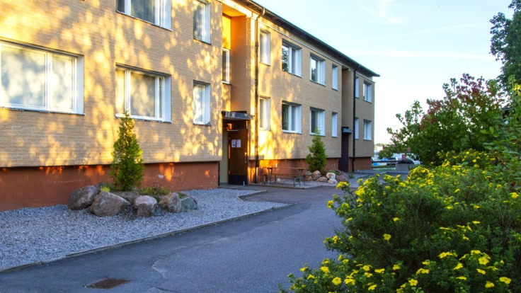 Gul huslänga i två våningar