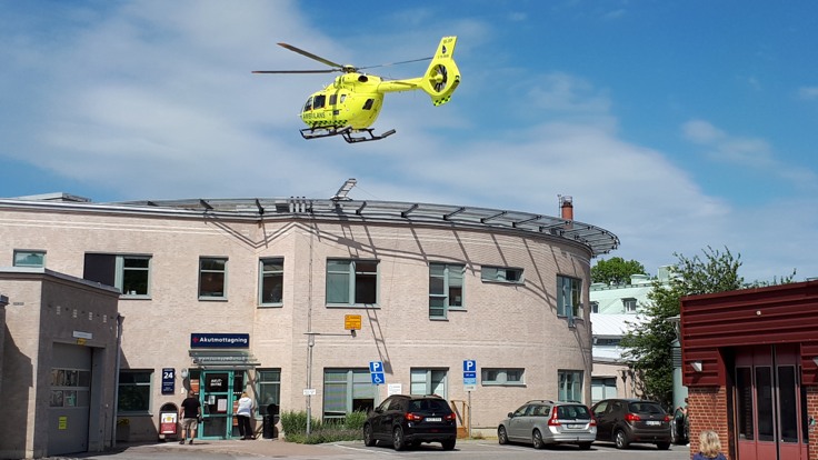 Helikopter över sjukhus