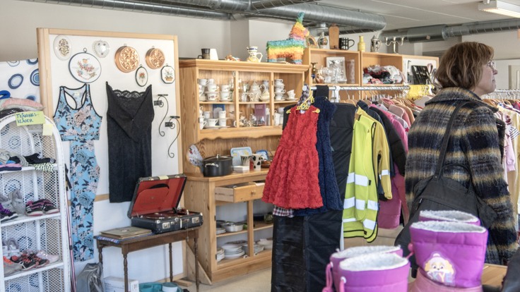 Loppisbutik med många prylar