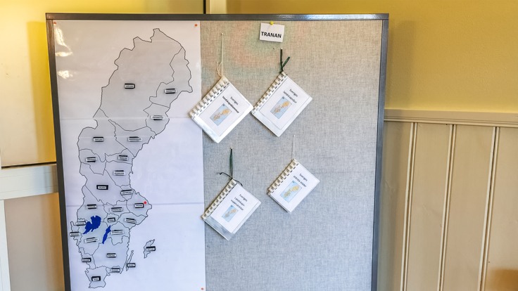 Anslagstavla med karta och info om Sveriges landskap